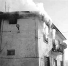 L’appartamento in fiamme a Barzizza di Gandino