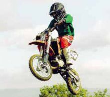 Filippo Bonazzi, 10 anni di Gandino, in gara con la sua moto