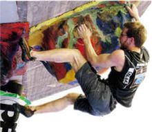 «Agganciati» alla pagina, atleti in gara nelle passate edizioni della Coppa Italia di arrampicata boulder a Gandino