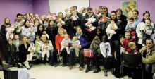Il gruppo dei nati del 2008 a Gandino, in posa per la foto ricordo in occasione della Giornata della vita