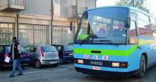 Un pullman di linea in transito a Gandino