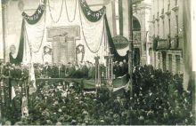 Una manifestazione per celebrare i caduti della Grande Guerra a Gandino nel 1921